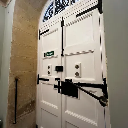 Mistral 1580 * Birgu